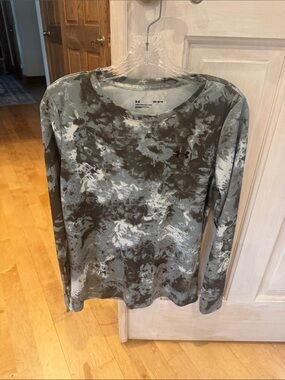 Under Armour Women's Long Sleeve Tie-Dye Crew Neck Top - Black & Gray
